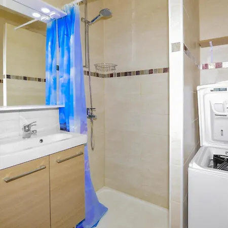 Lägenhet 1 Bedroom Amazing In